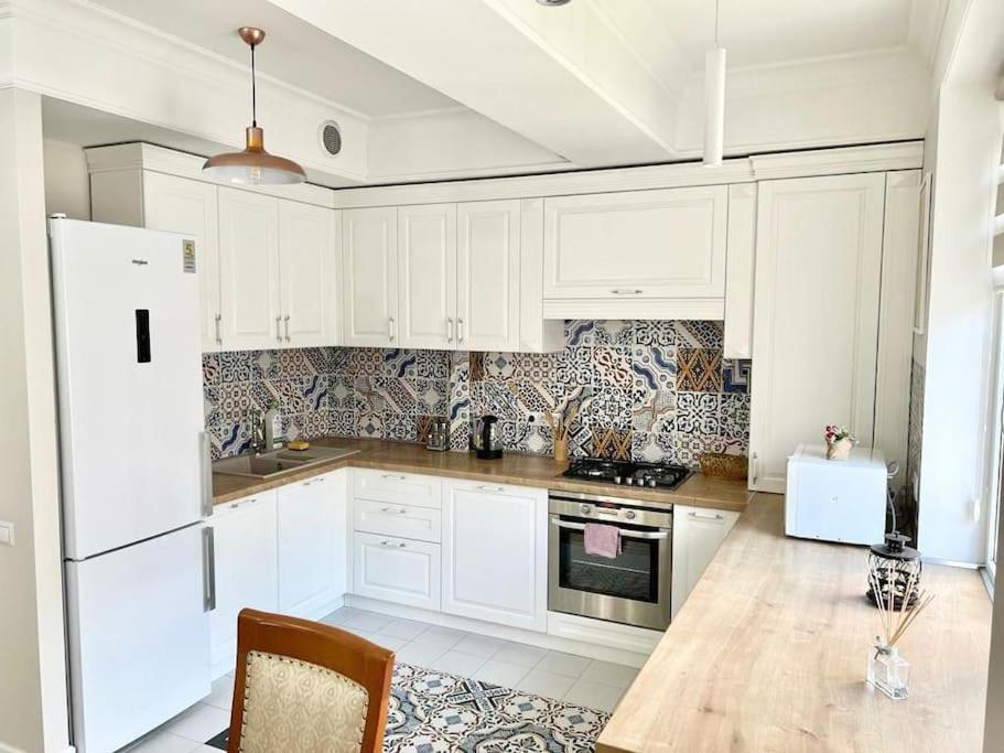 Very Large Apartment For Family! On Milestiu! キシナウ エクステリア 写真